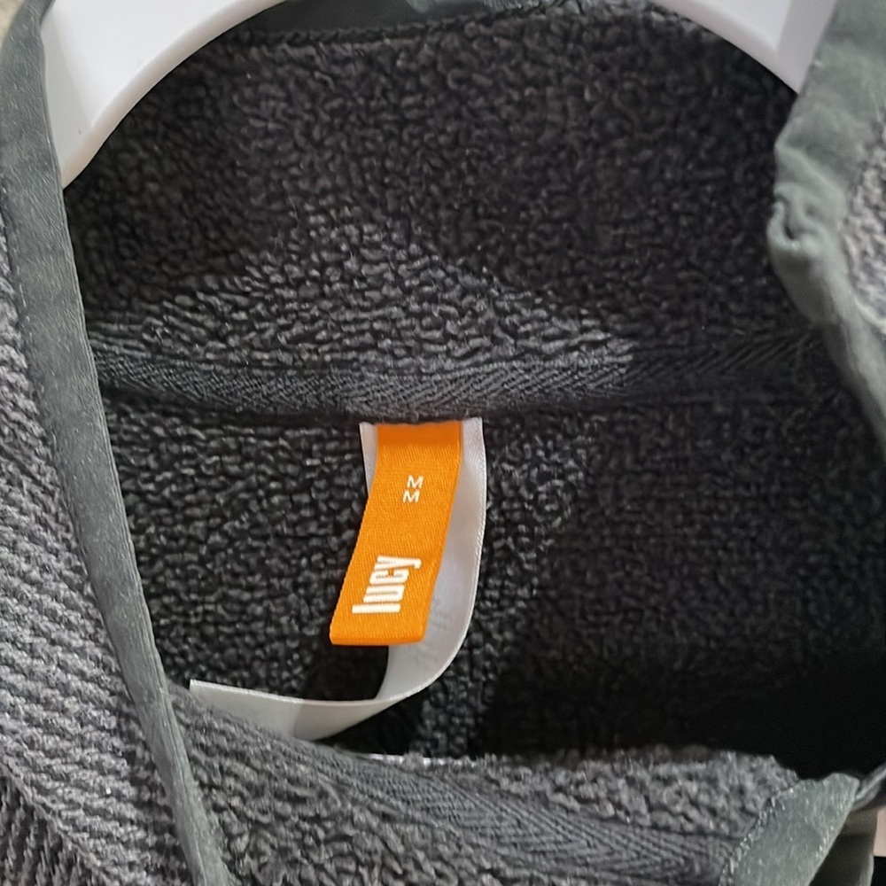 🧥 - Picture 2 of 6